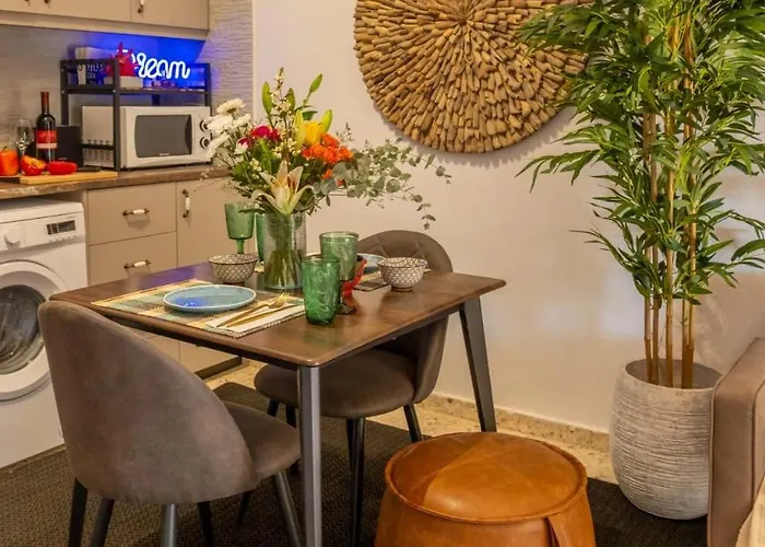 Nomad's Nook - Mediterranean Boho Escape アパート *